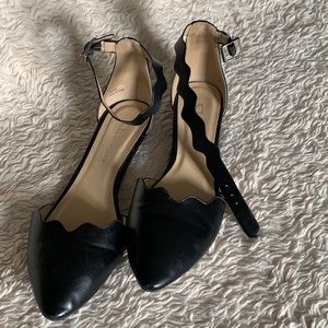 Black buckle around the ankle 10m